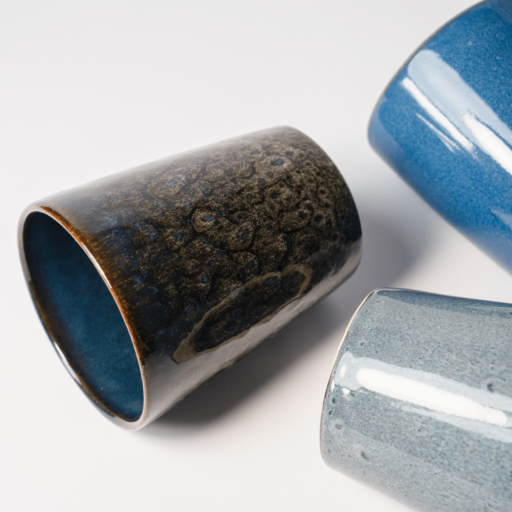 מאג חיבוק 370 מ׳׳ל - טווס - Ceramora כוסות מאג