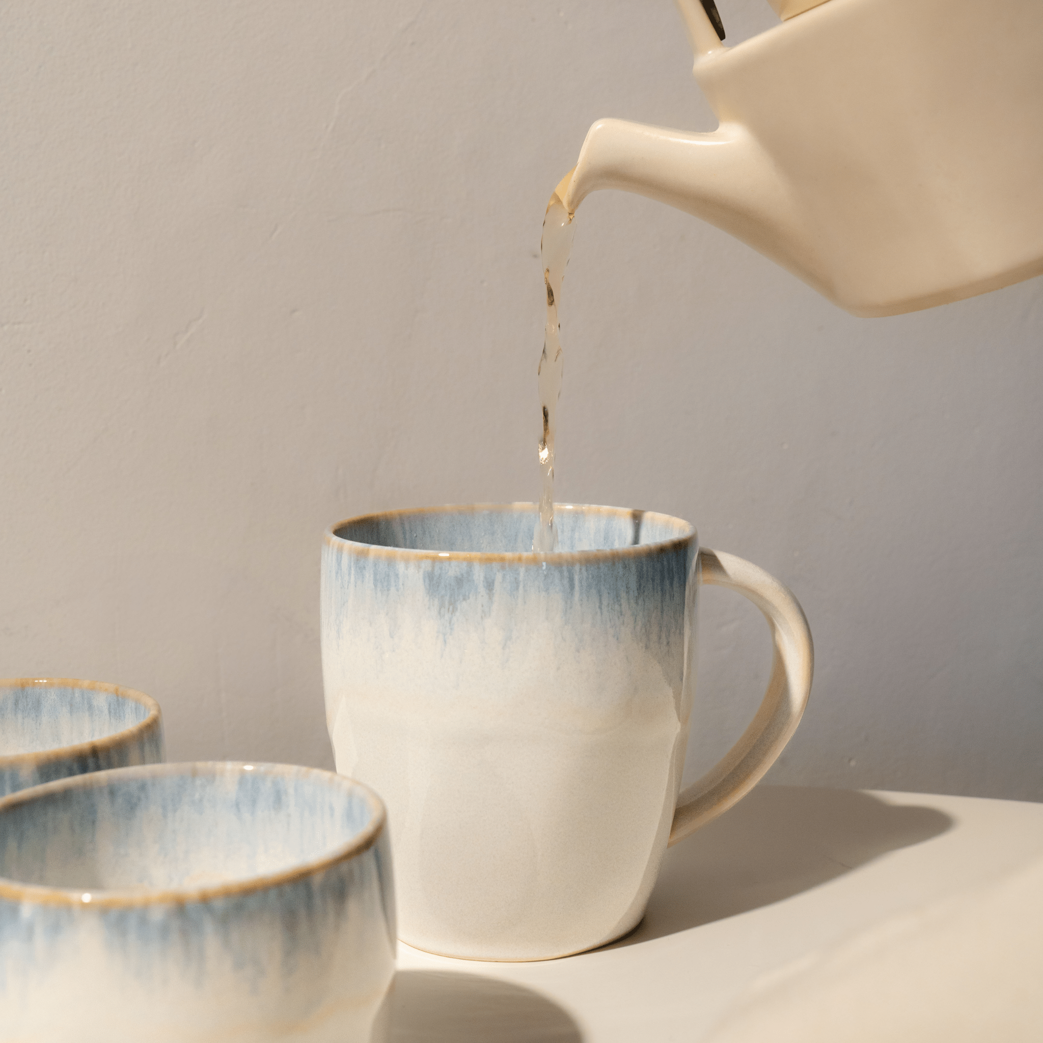 מאג עם ידית | כחול לבן - Ceramora כוסות מאג