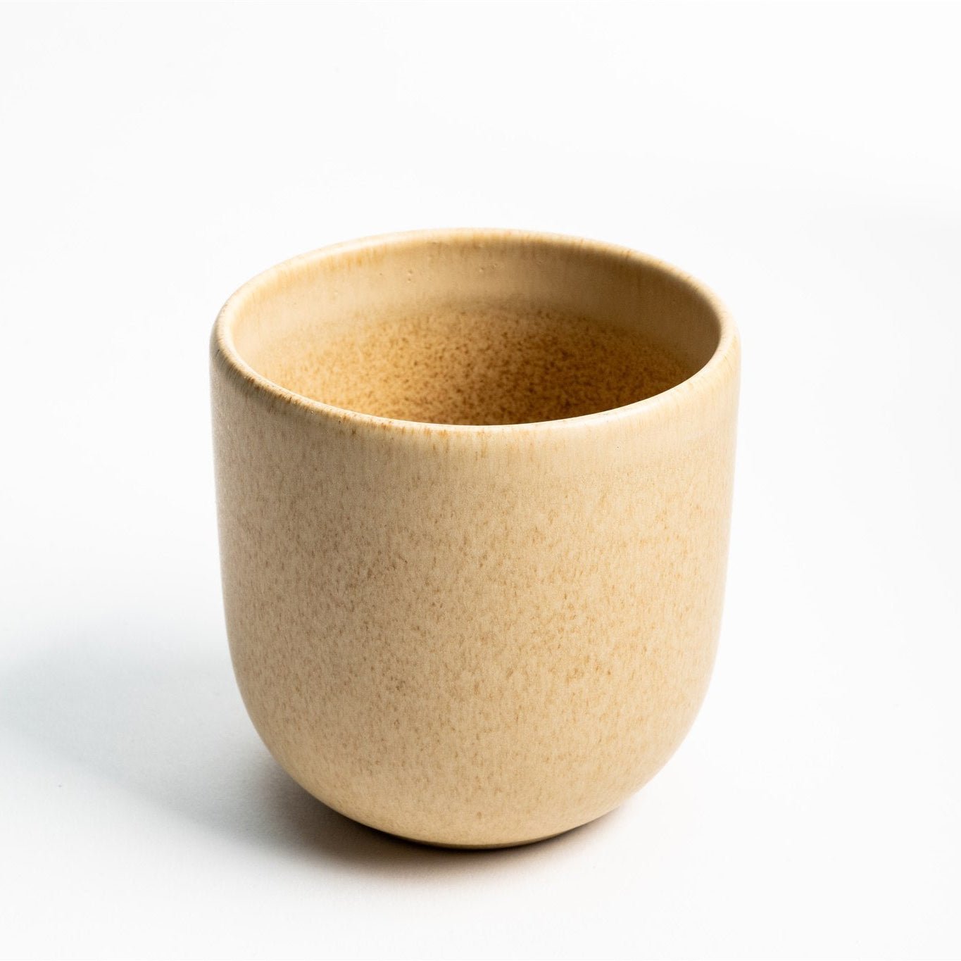 כוס קפוצ'ינו גדול – חיבוק מסדרת נגה - Ceramora כוסות מאג