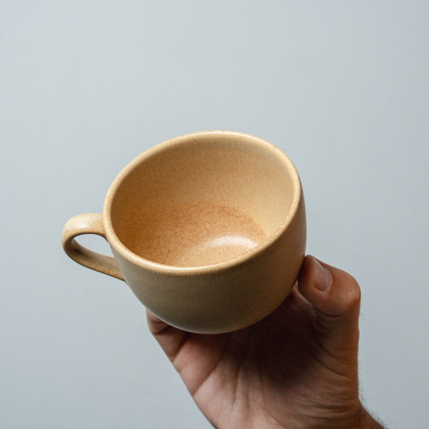 ספל תה עם ידית בצבעי נגה – 265 מ"ל - Ceramora כוסות לאטה