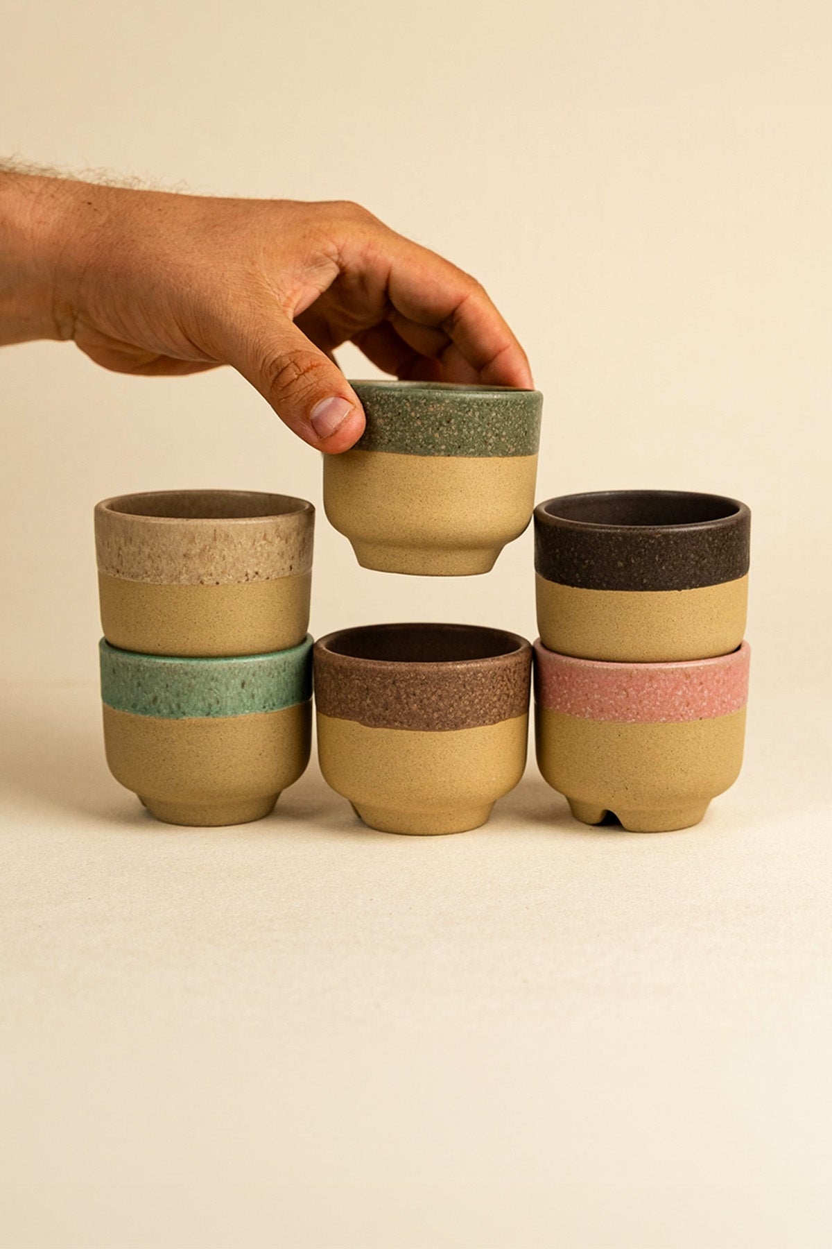 כוס קרמיקה בעבודת יד של Ceramora