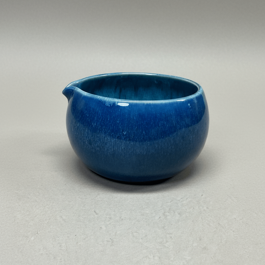 קערת מאצ׳ה מקרמיקה כחולה – מהדורה מוגבלת - Ceramora כוסות קורטדו