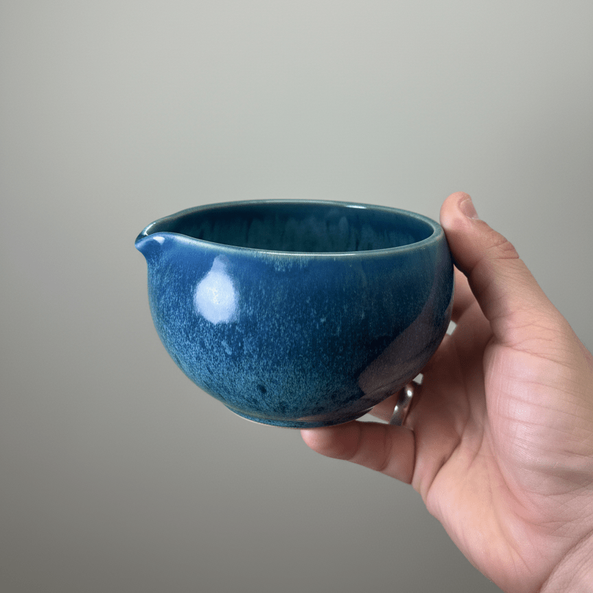 קערת מאצ׳ה מקרמיקה כחולה – מהדורה מוגבלת - Ceramora כוסות קורטדו