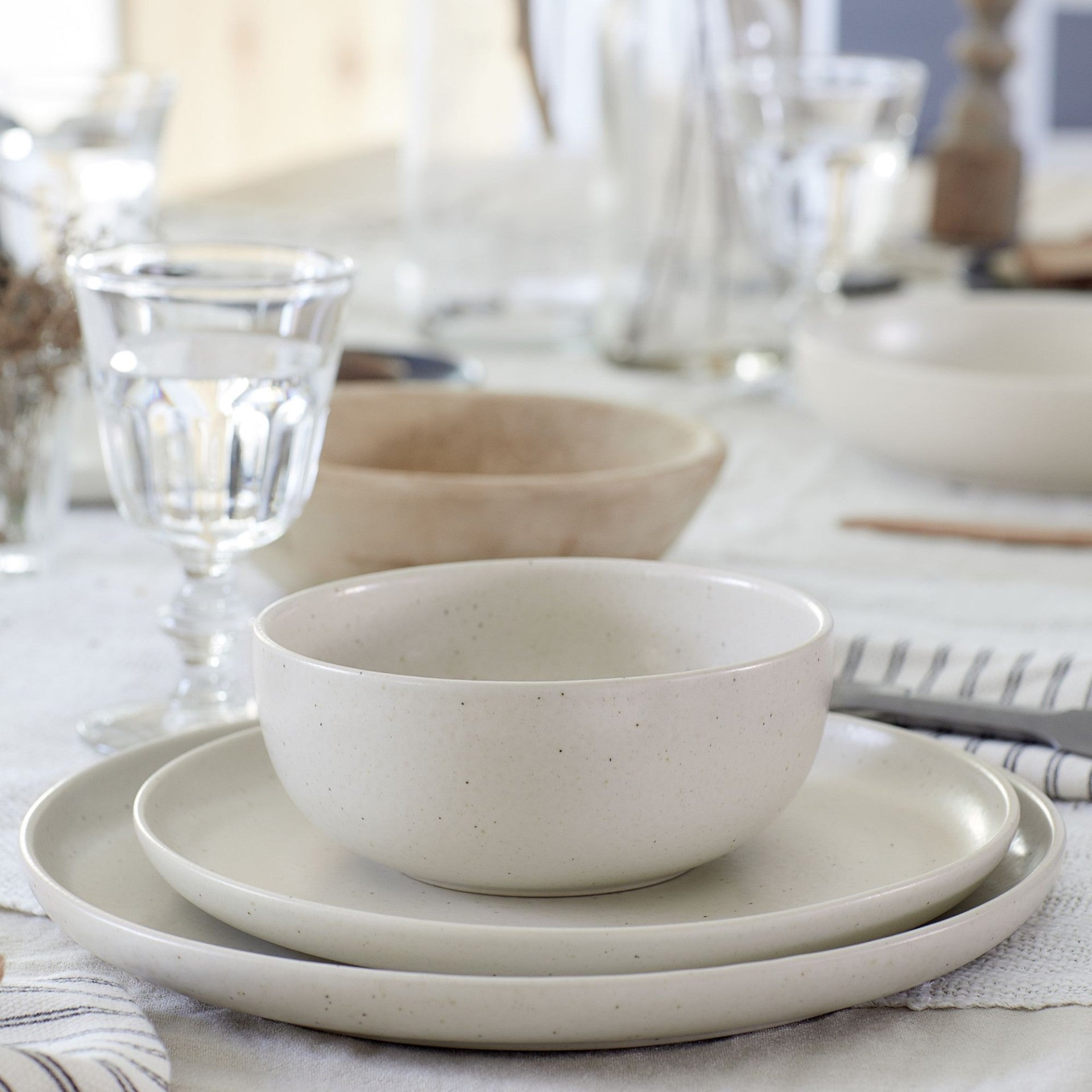 מארז 18 יחידות | קרם מנוקד - Ceramora